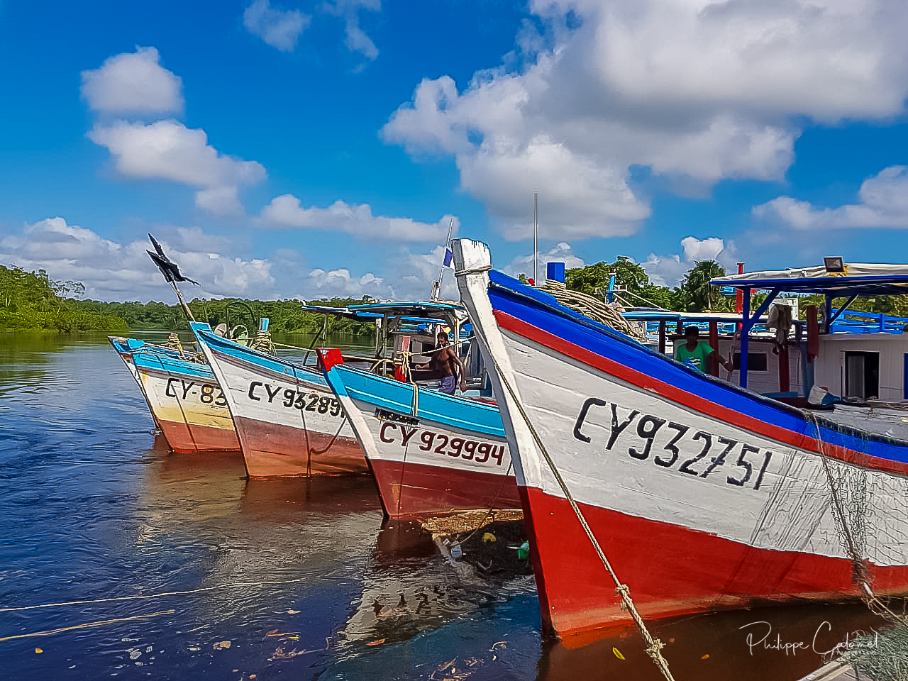 Bateaux sur le SInnamary